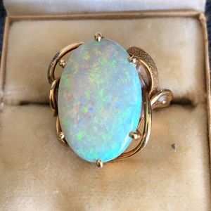 Stunning Opal Ring.